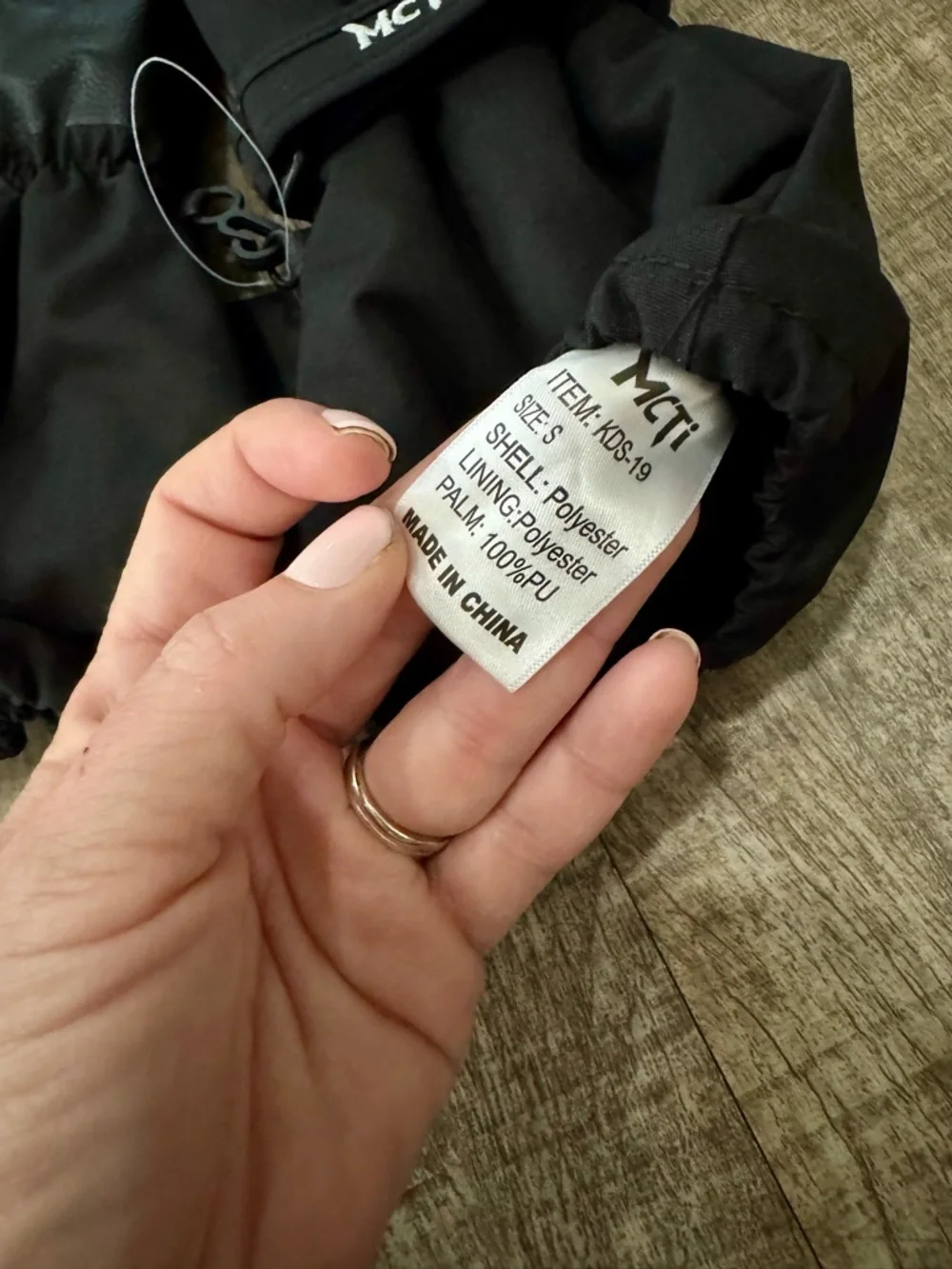 NWT MCTi Kids Winter Gloves Waterproof Windproof Insulated Black Kids-19